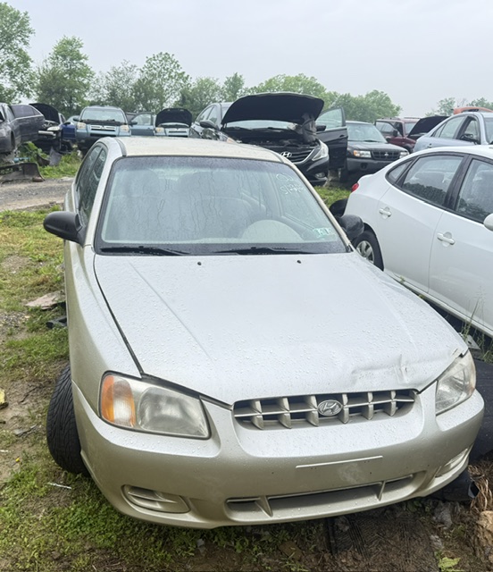 2002 Hyundai Accent GL's photo