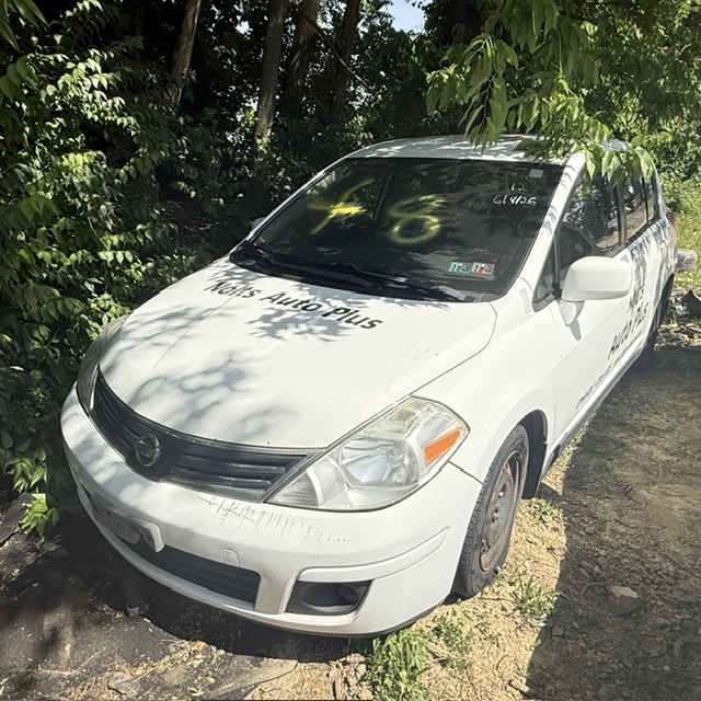 2012 Nissan Versa's photo