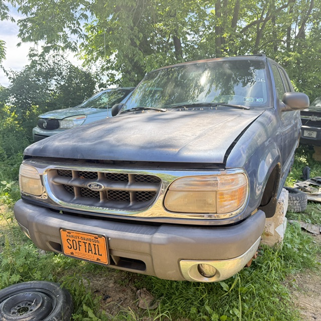 1999 Ford Explorer's photo