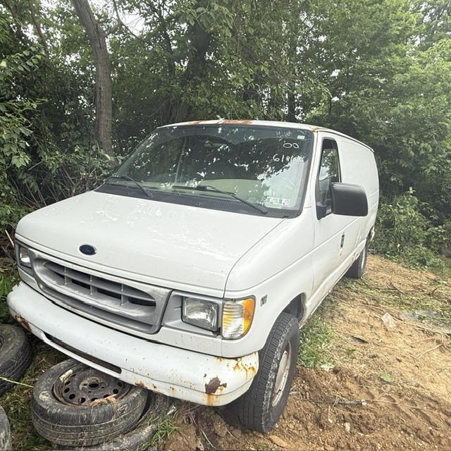 2000 Ford E-Series's photo