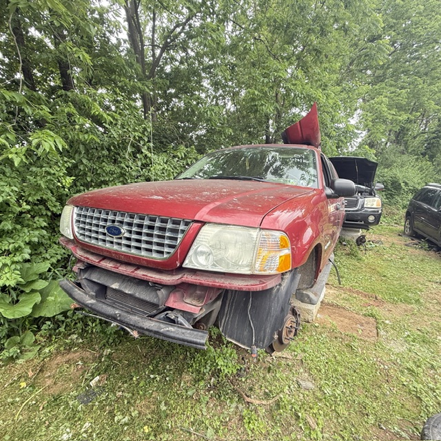 2004 Ford Explorer's photo