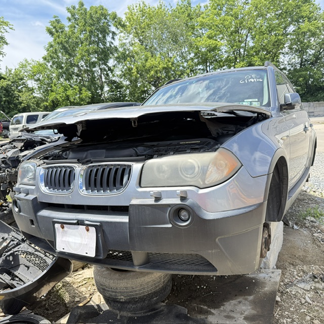 2005 BMW X3 3.0i's photo