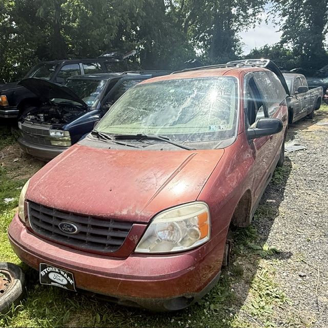 2004 Ford Freestar SES's photo