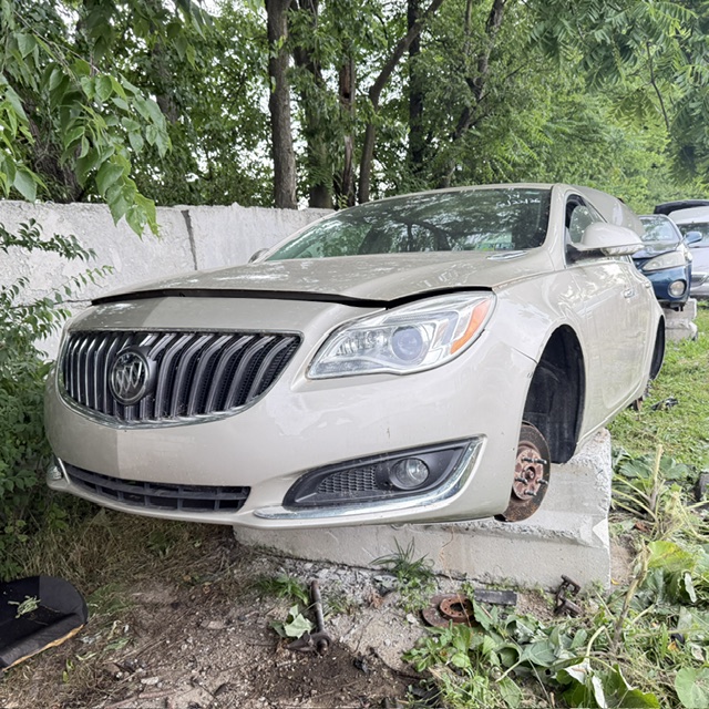 2014 Buick Regal Premium 2 Turbo 4WD's photo