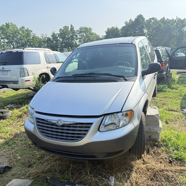 2001 Chrysler Voyager -'s photo