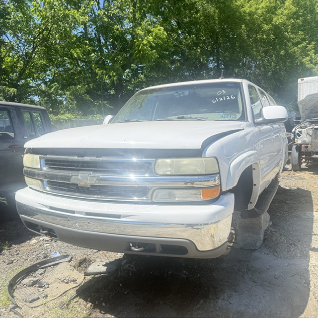 2003 Chevrolet Suburban's photo
